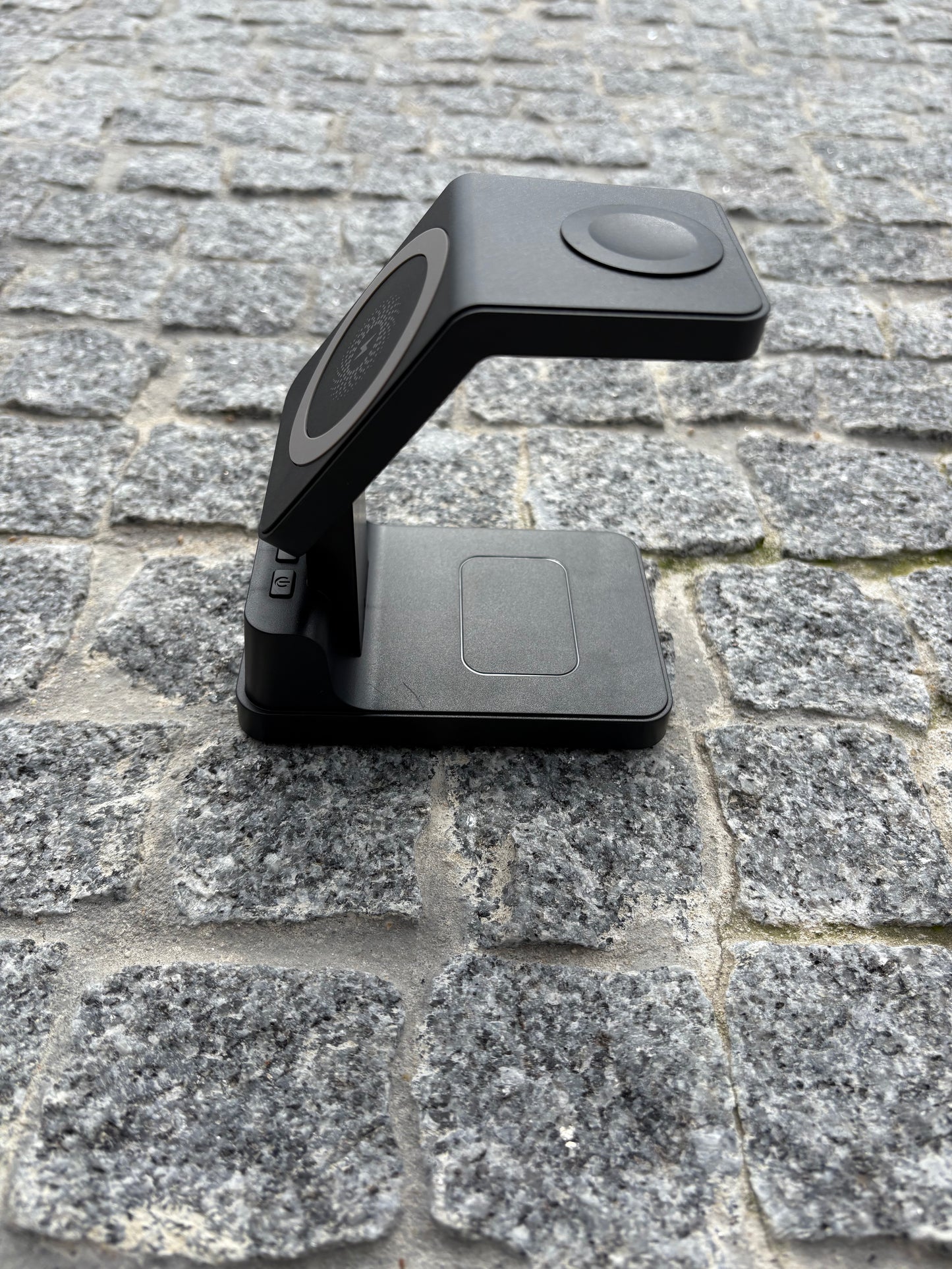 Carregador Magsafe com Relógio Digital