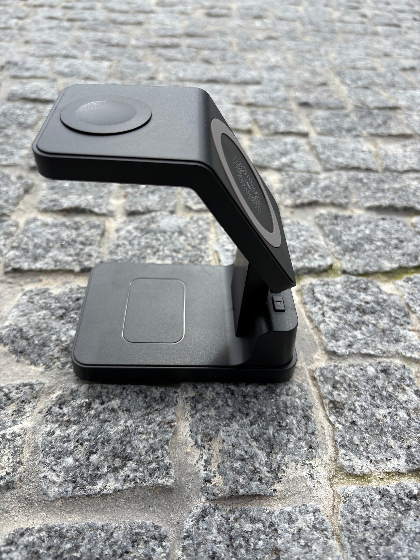 Carregador Magsafe com Relógio Digital